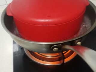 12、红枣糯米饭,水开上锅文火蒸50分焖10分