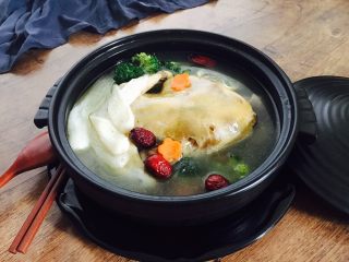 19、竹荪炖笨鸡汤,成品图