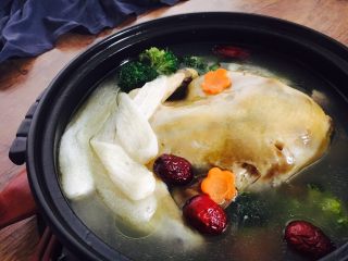 20、竹荪炖笨鸡汤,成品图