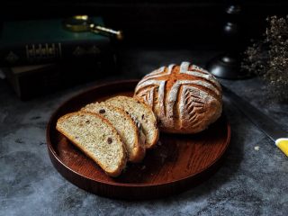 14、蔓越梅花生黑麦软欧包,成品图