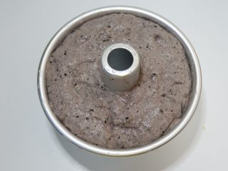 12、黑芝麻发糕,发酵好的面糊取出。