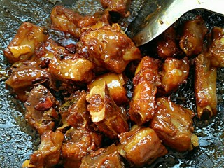 11、糖醋排骨,水快干时，转大火收汁，放入耗油提鲜