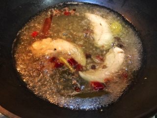 6、超满足便当（7）,水开煮5-8分钟 煮好之后夹出放凉（因为是鸡小胸 大胸的话 要煮久一点10-15分钟吧）