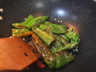 12、超满足便当（7）,再倒入青椒