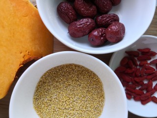 1、红枣南瓜粥,准备食材