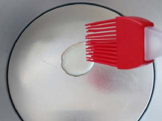 5、≈玉米红枣发糕≈,容器内刷油