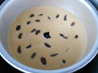 7、≈玉米红枣发糕≈,发酵至2倍大，入锅蒸15分钟