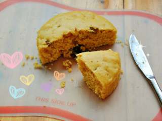 9、≈玉米红枣发糕≈,切开吃吧