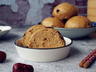 15、红糖红枣馒头,香甜的红枣馒头就做好了