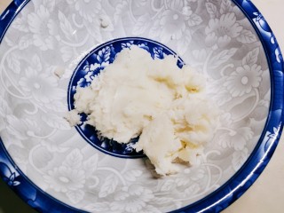 5、山药红枣糕,放入面盆