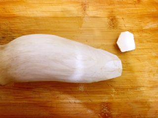 7、唐三彩（家常蚝油彩椒杏鲍菇）,杏鲍菇洗净，切去尾部