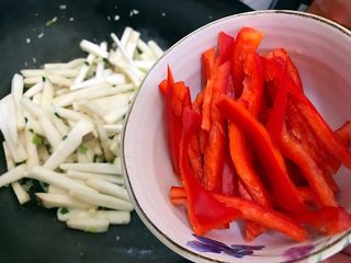 15、唐三彩（家常蚝油彩椒杏鲍菇）,下红辣椒