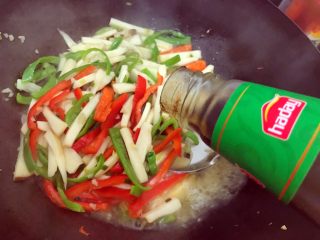 19、唐三彩（家常蚝油彩椒杏鲍菇）,再加适量蚝油