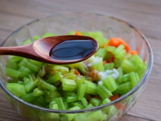 10、#咸味#凉拌芹菜花生米,生抽