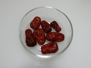 5、五黑固肾米糊,红枣洗净。