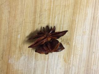 8、电饭煲卤猪脚,八角2个