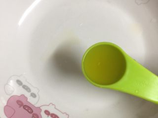 13、电饭煲卤猪脚,倒入料酒5g