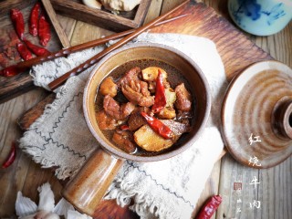 14、冬至美食 家常红烧牛肉,一锅美味酥烂的家常红烧牛肉就焖好了。