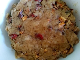 7、红糖红枣核桃酥,将面团静置5分钟