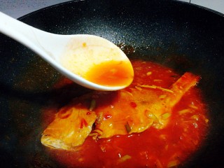 15、糖醋菜+糖醋红鲫鱼,小火慢慢收汁，可以将汁 慢慢浇在鱼上，其之更好入味