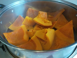 4、红枣红糖馒头,蒸熟的南瓜比红薯还甜。