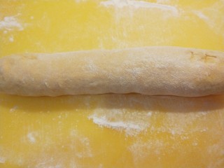 10、红枣红糖馒头,做成长剂子。