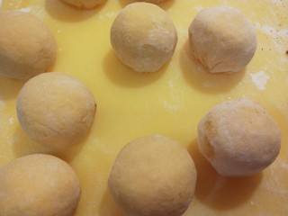 21、红枣红糖馒头,全部包好。