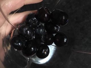 6、蓝莓山药雪峰泥,洗干净的蓝莓装入料理机，不用加水～