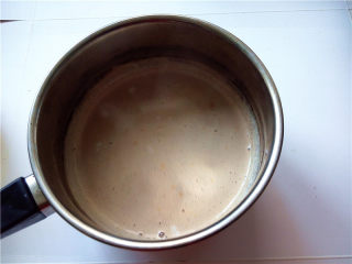 11、秋冬季养胃暖身最佳饮品--姜枣奶茶,煮至微微沸腾的状态即可关火；