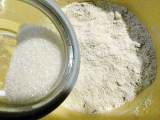 5、八珍糕,根据个人口味加入白糖，我加的是60克糖，成品微甜