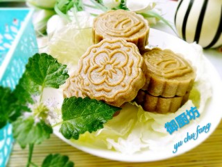 15、八珍糕,成品带着淡淡的药香，可补中益气，健脾消积，祛湿养胃