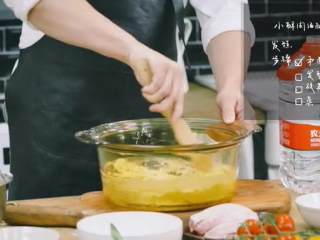 3、小酥肉汤&发糕,2.加适量水和成糊状