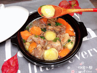 16、板栗排骨汤,大大的板栗香甜可口,很赞哟!