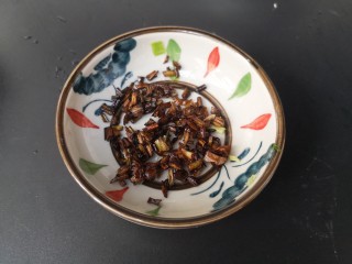 21、莲藕饼,捞出炸好的炸葱白