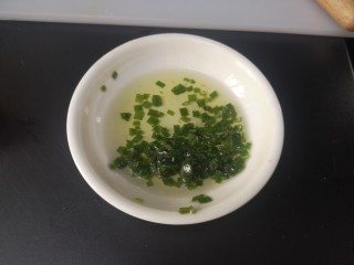 24、莲藕饼,葱油备用