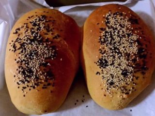 13、无油版红糖版面包,香喷喷的面包出炉了