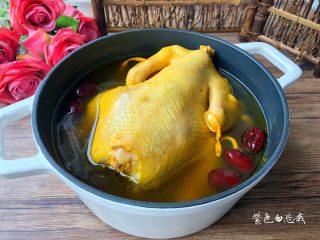 9、虫草花鸡汤,美味鸡汤熬好了，汤鲜味美，好喝的不得了。