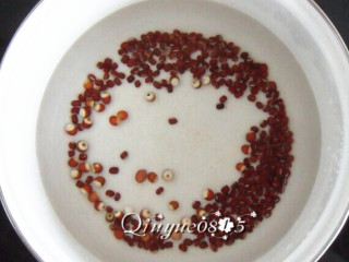 3、腊八粥,冷水锅放红小豆和芡实