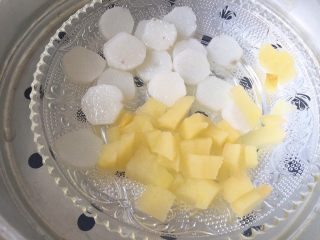 7、苹果山药泥,蒸熟的食材