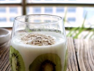 11、水果酸奶杯,撒少许燕麦