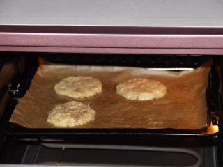 12、莲藕肉饼,中途翻面一次