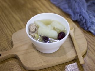 12、山药排骨汤,盛上一碗，暖心又暖胃，冬天喝上一口暖汤真的很幸福呢～