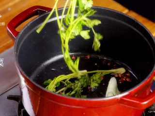 11、酱香羊蝎子-美颜补钙身体棒,再放适量香菜