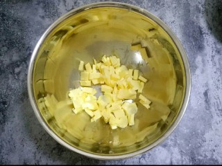 4、红枣面包,安佳黄油室温软化