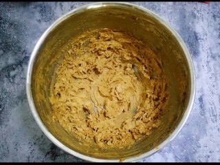 6、红枣面包,打发至体积变大且蓬松