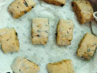 16、红糖红枣馒头,放入蒸锅进行二次发酵