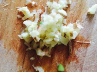 5、清炒茭白,姜切碎