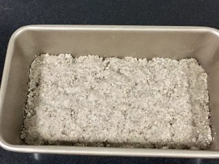 10、芡实糕,出炉，略微晾一下，不烫手脱模。