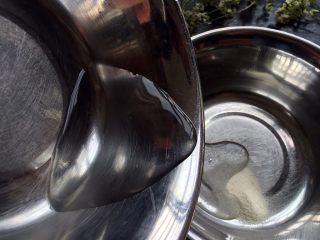 8、自酿甜酒（酸奶机版）,加一半冷开水将酵母融化