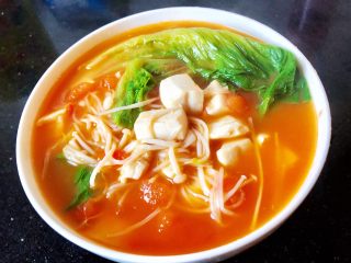 14、番茄金针菇豆腐汤,14.一道美味减脂的番茄金针菇豆腐汤就做好了